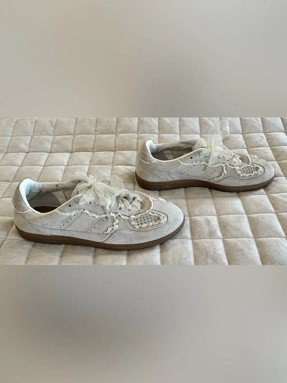 ALOHAS Tb.490 Crochet Trim Sneakers Cream Suede Size 8.5 Never Worn No Box